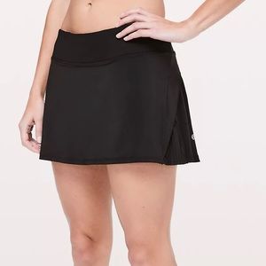 Lululemon Black play off the pleats skirt